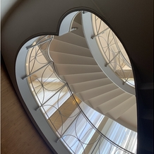 ウェスティン都ホテル京都の画像｜ハート型の螺旋階段。