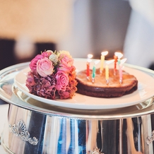 レストラン　パリサンクの画像｜当日のゲストで誕生月の方にサプライズでケーキを出していただきました。