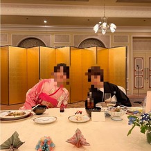 江陽グランドホテルの画像｜親族のみの食事会
大きな横長の円卓を利用
金屏風も設置していただきました。